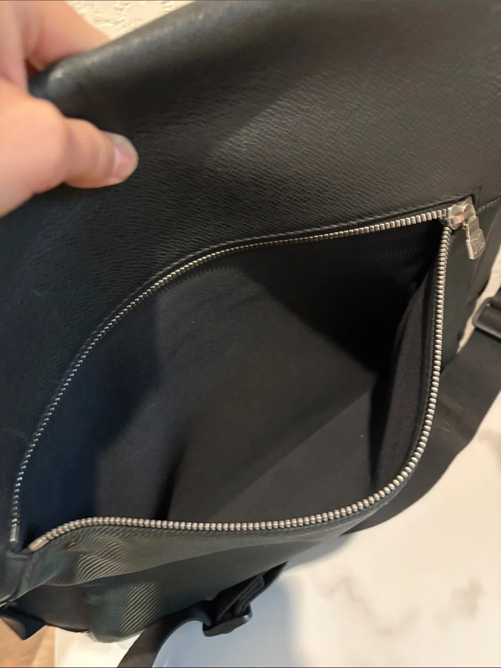 Louis Vuitton Viktor Taiga Leather/Nylon Dark Green LV Shoulder Bag